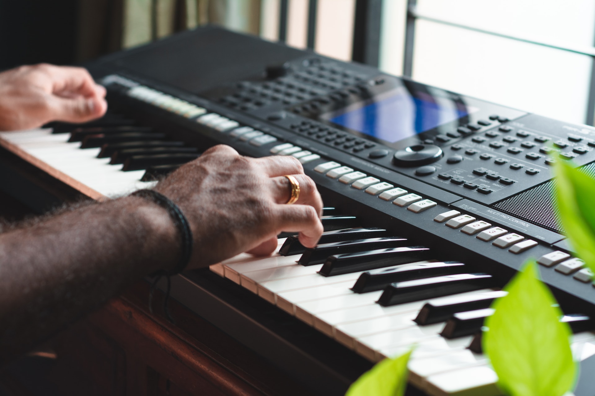 Un clavier permet-il d'apprendre plus rapidement qu'une guitare ?