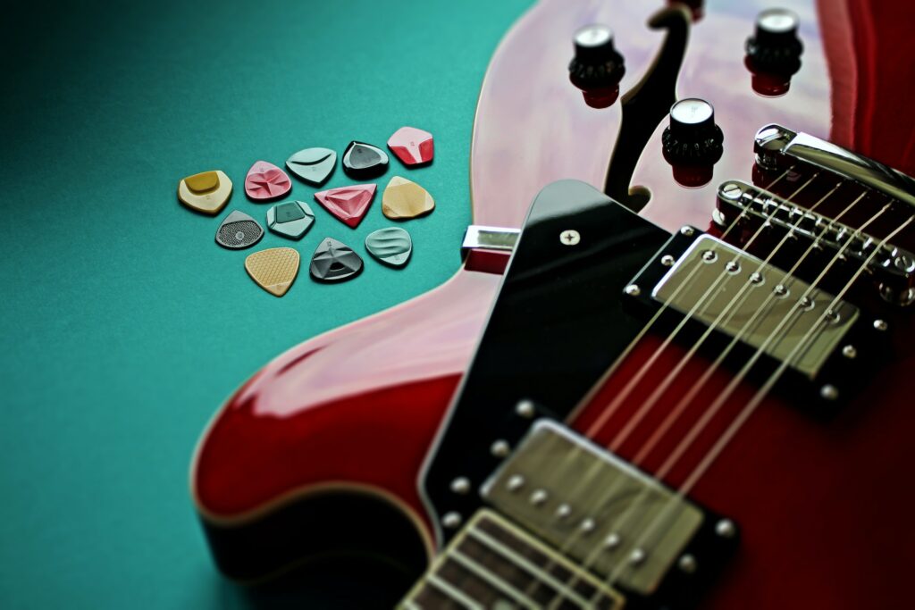 Les 9 accessoires indispensables du guitariste - Guitare Pratique