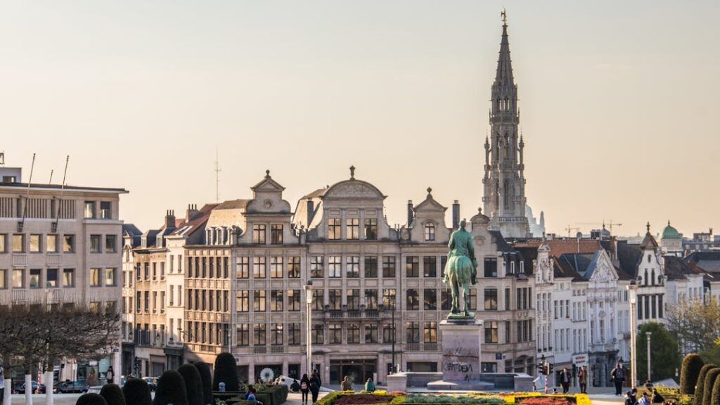 Vue d'une place publique de la capitale de la Belgique.